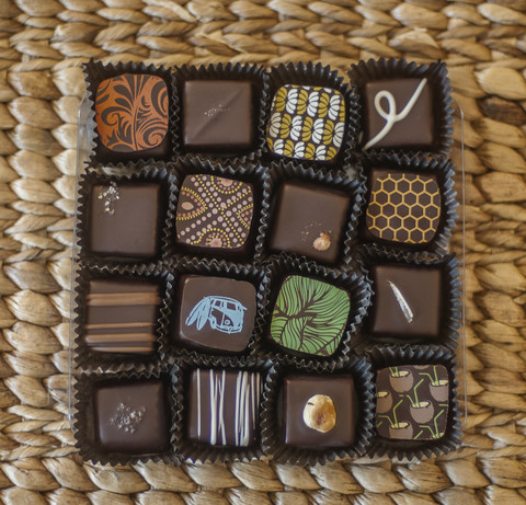 Deluxe Bon Bon Sampler